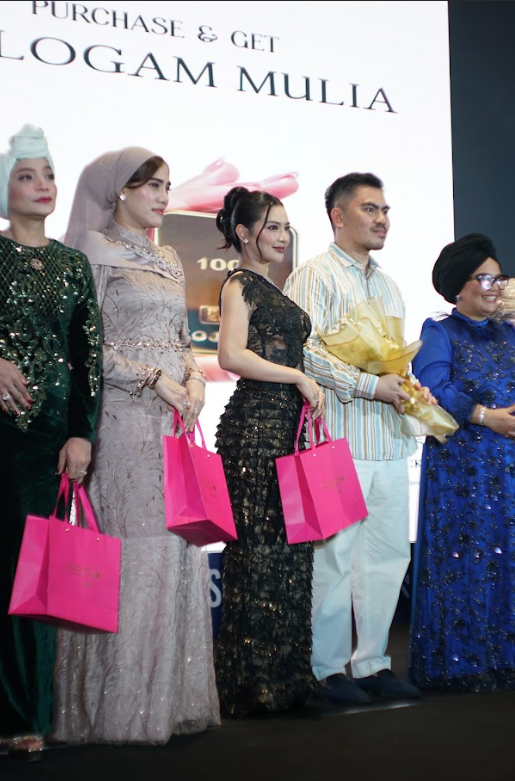 Izzie Syafira (PB)